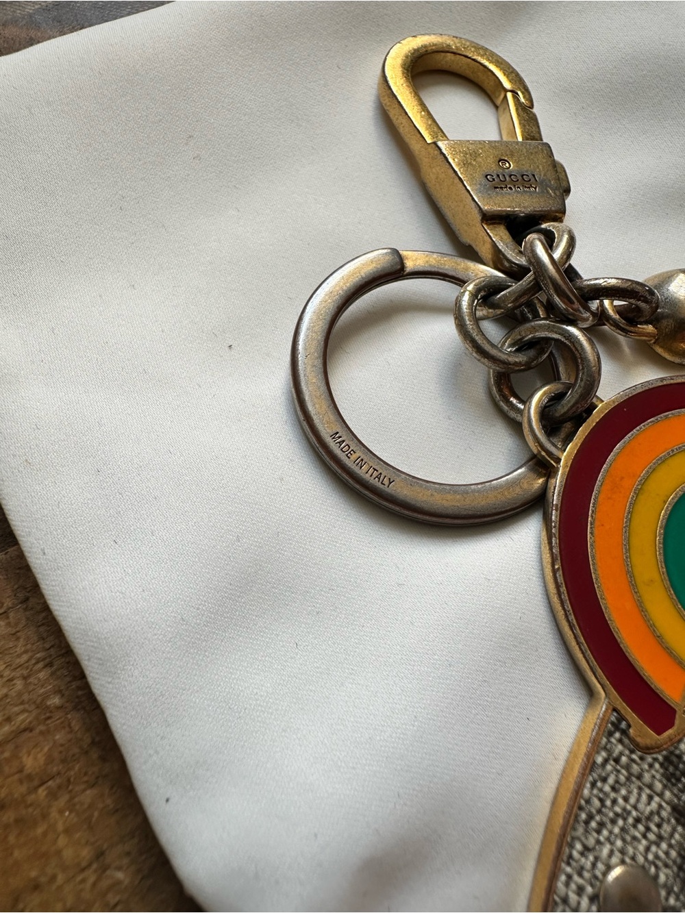 Gucci | Enamel Rainbow UFO Keyring with Skull in Gold - Picture 7 of 16